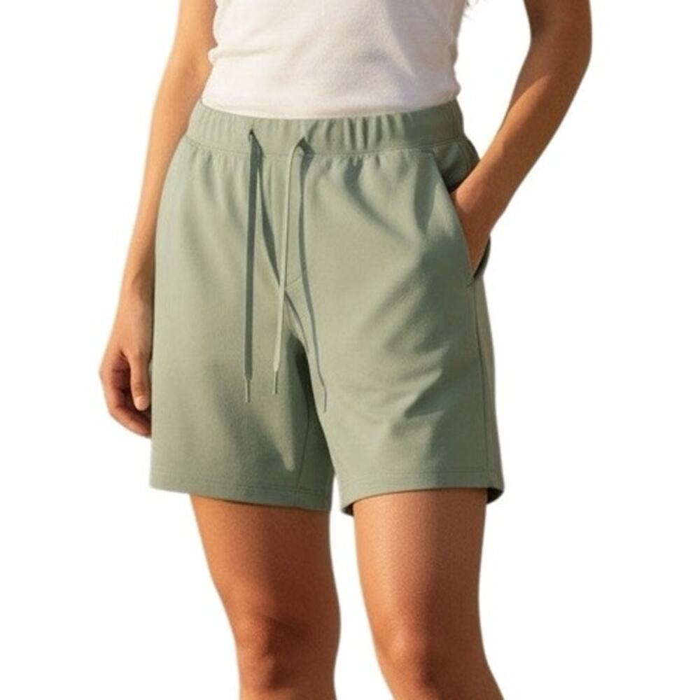 Lululemon On The Fly Woven Short 2.5” Grey Sage Women’s Mid Rise